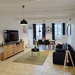 La Montee Du Chateau *