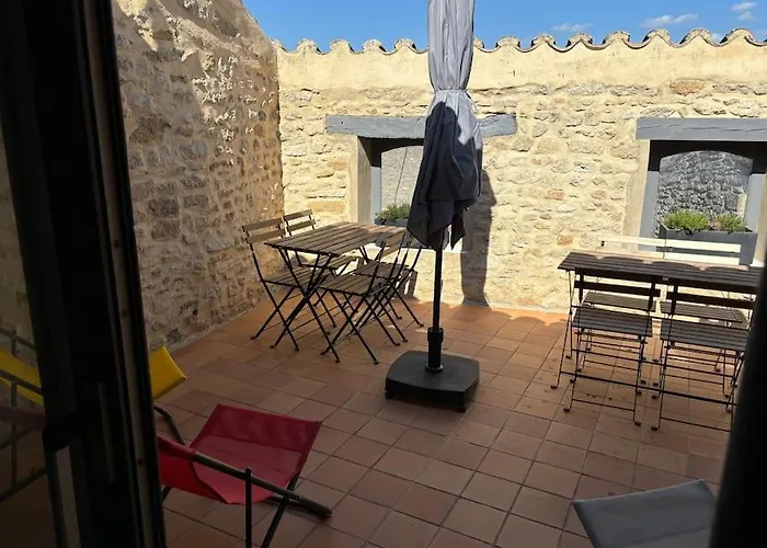 La Montee Du Chateau
