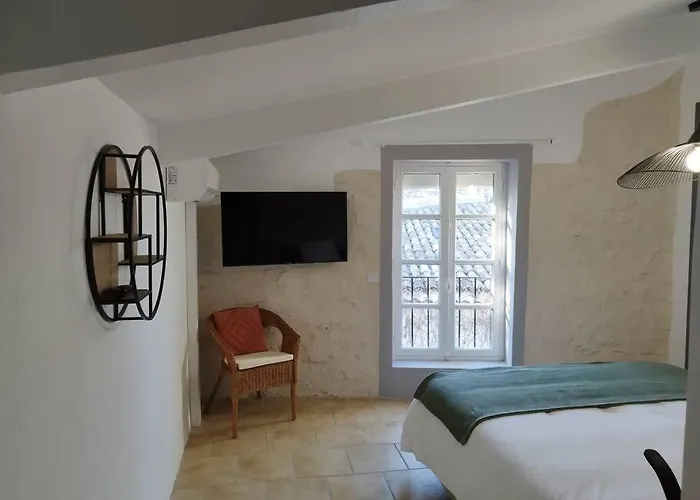 La Montee Du Chateau Daire *